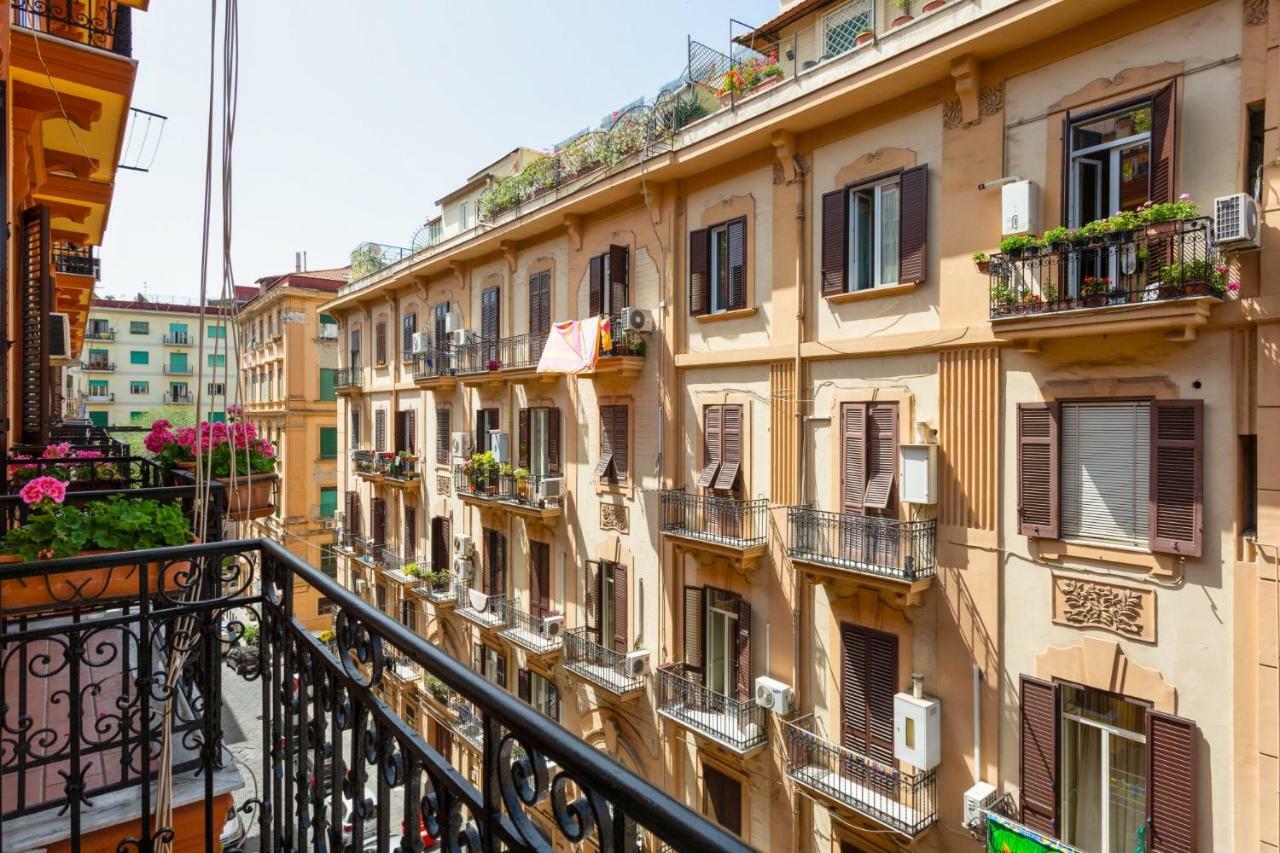 Апартаменти La Smorfia Napoli Екстер'єр фото